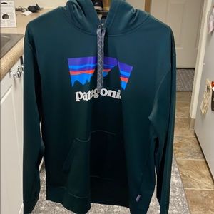 Patagonia sweatshirt used in excellent condition,